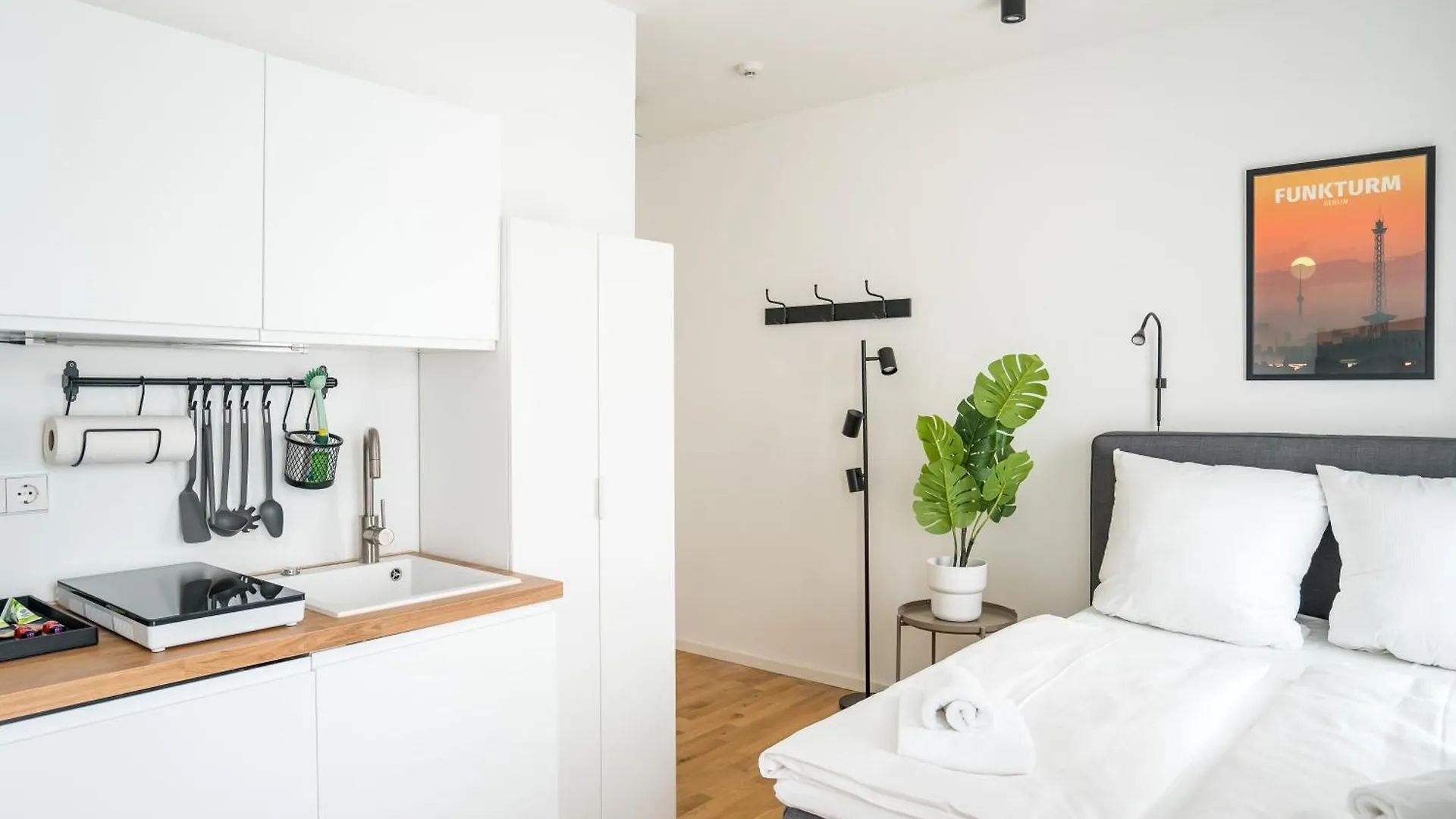 Homaris Apartments Schlueterstrasse Берлин