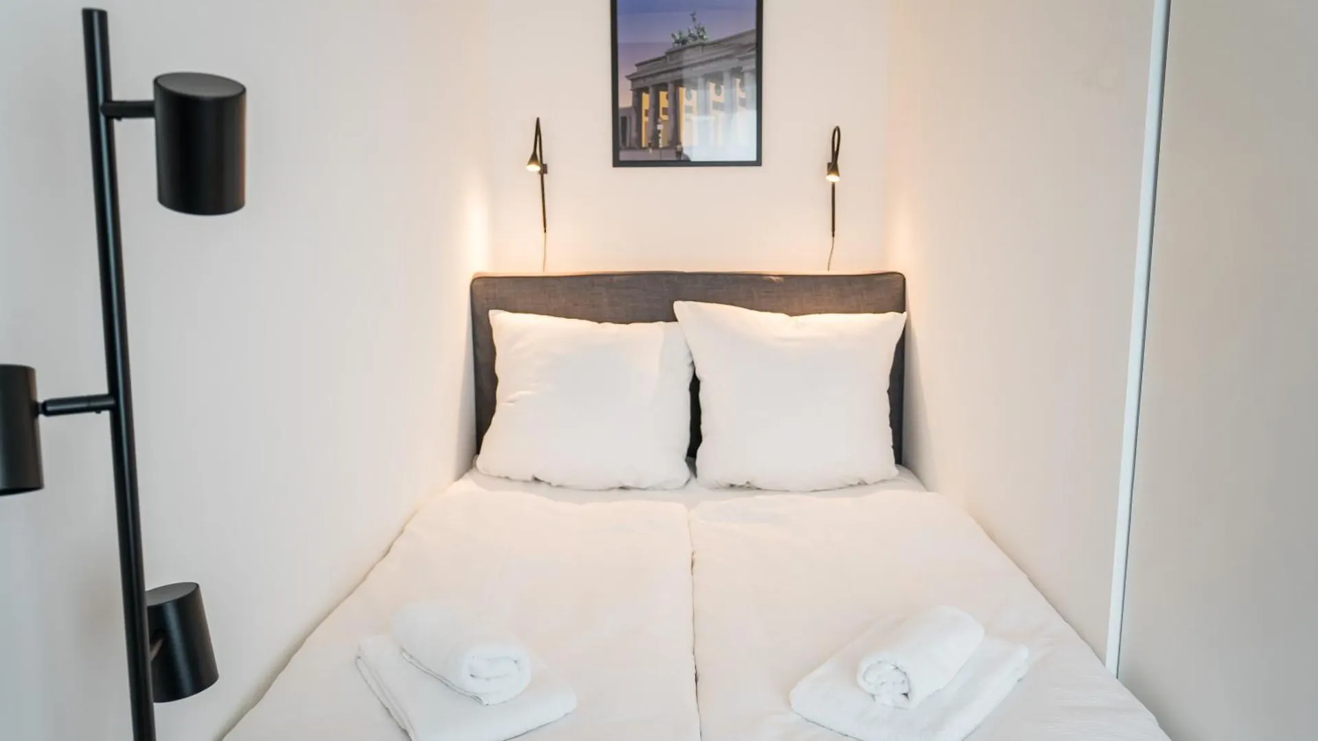 Homaris Apartments Schlueterstrasse Берлин 0*,  Германия