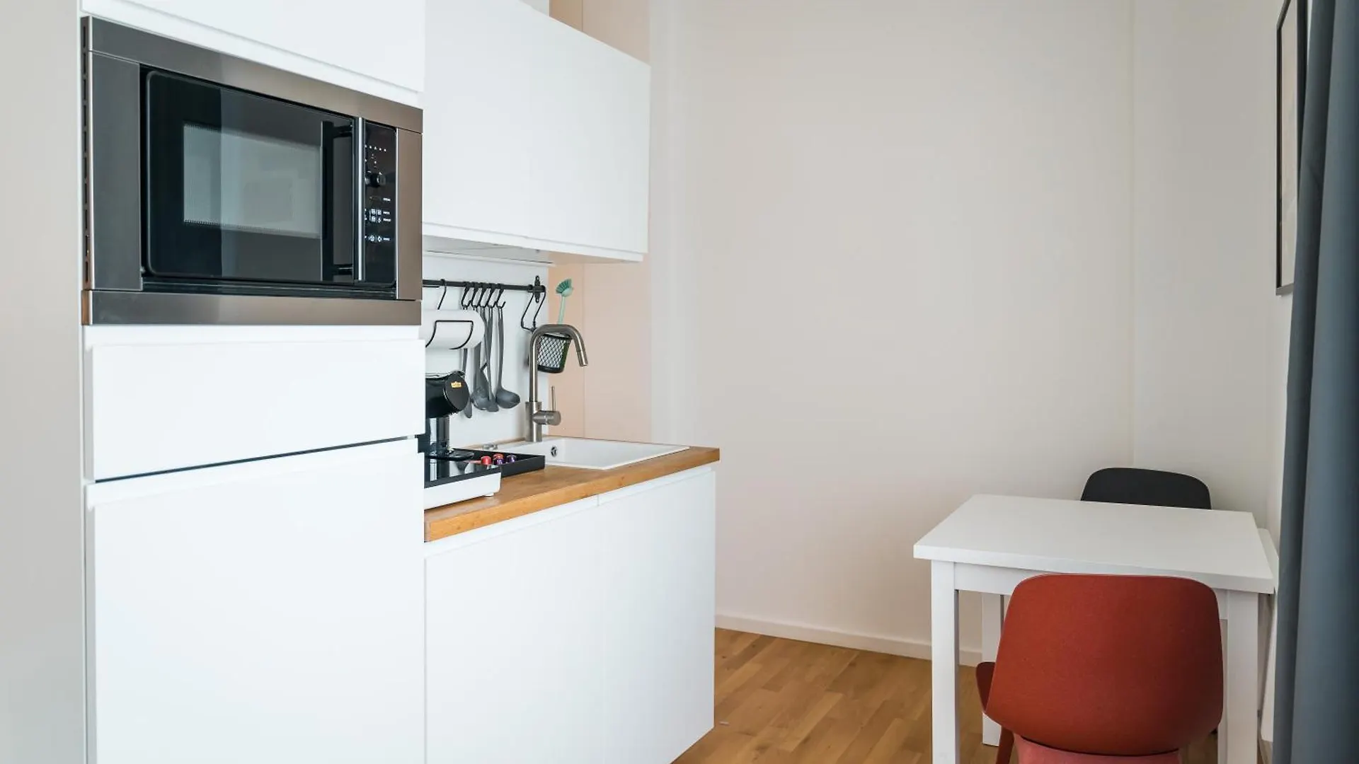 Homaris Apartments Schlueterstrasse Берлин 0*,  Германия