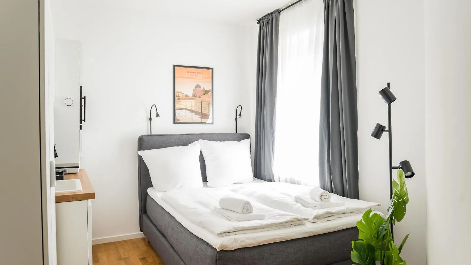 Homaris Apartments Schlueterstrasse Берлин