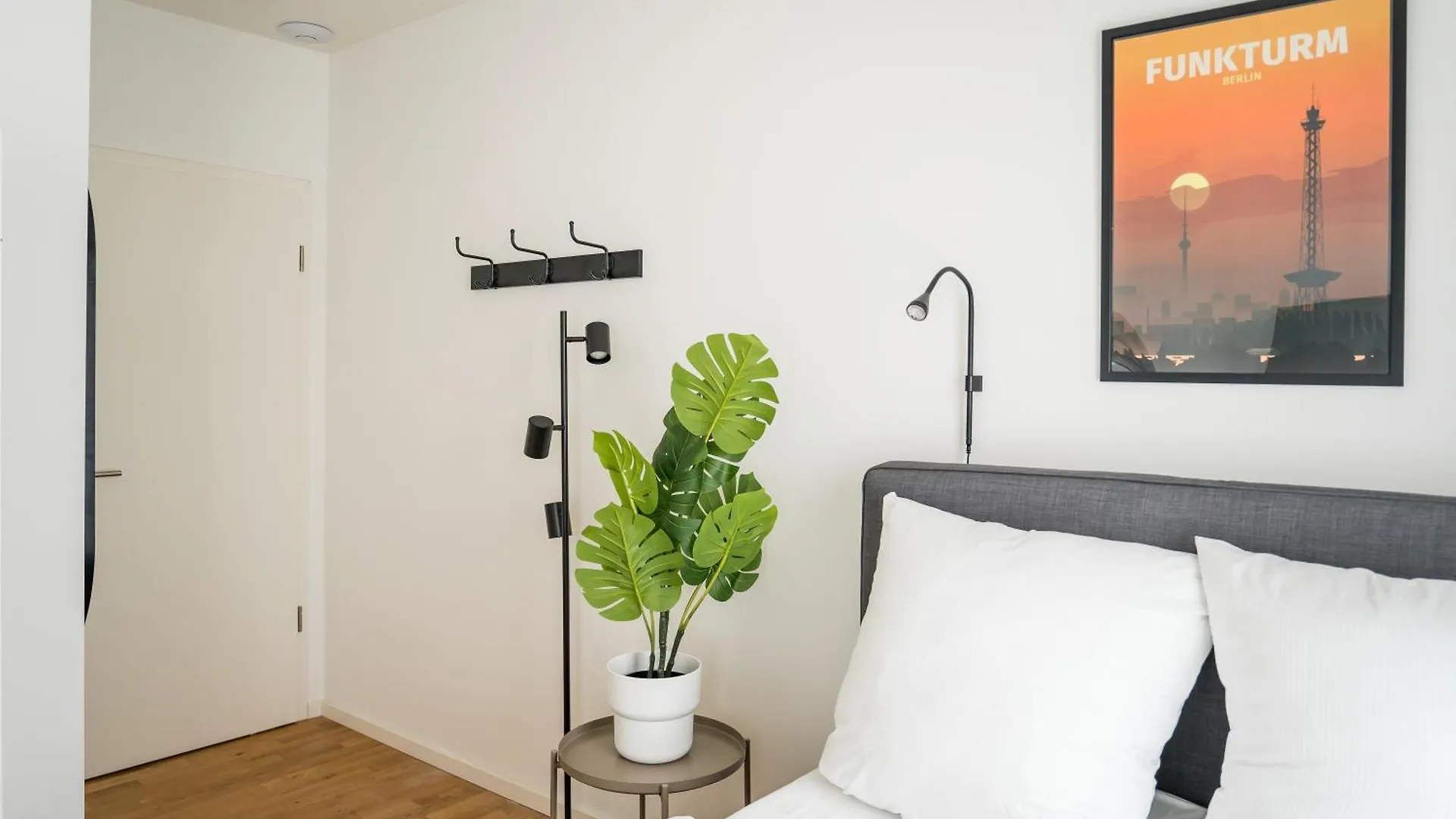 Homaris Apartments Schlueterstrasse Берлин